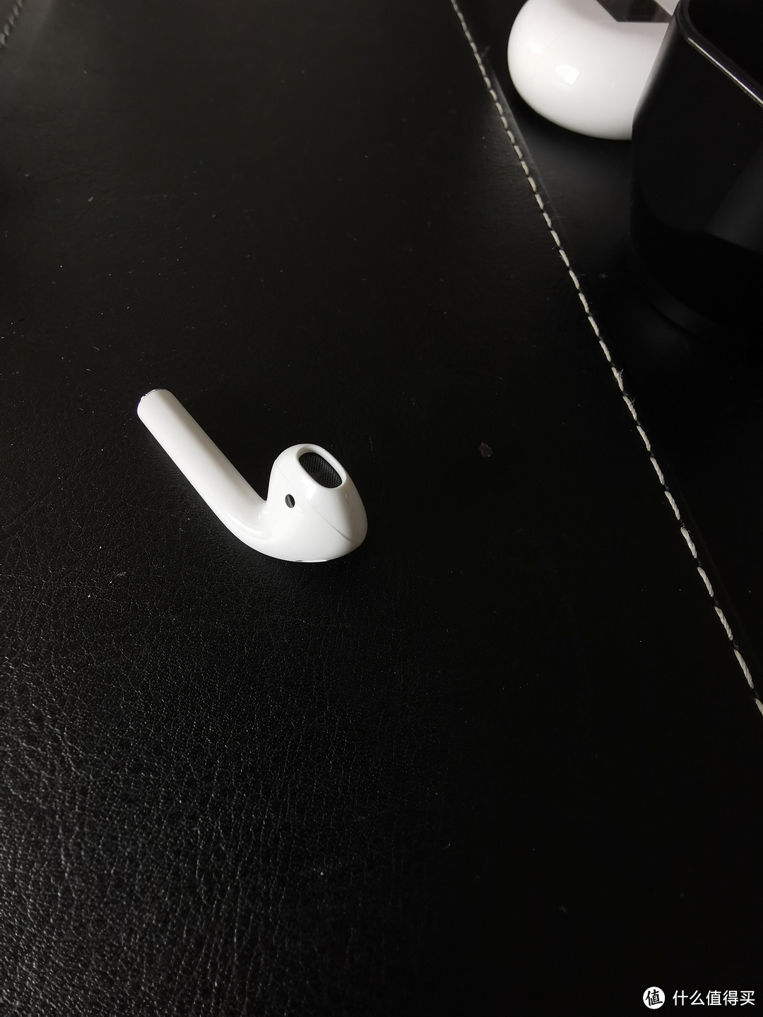 当红炸子鸡和后起之秀，airpods2和freebuds3