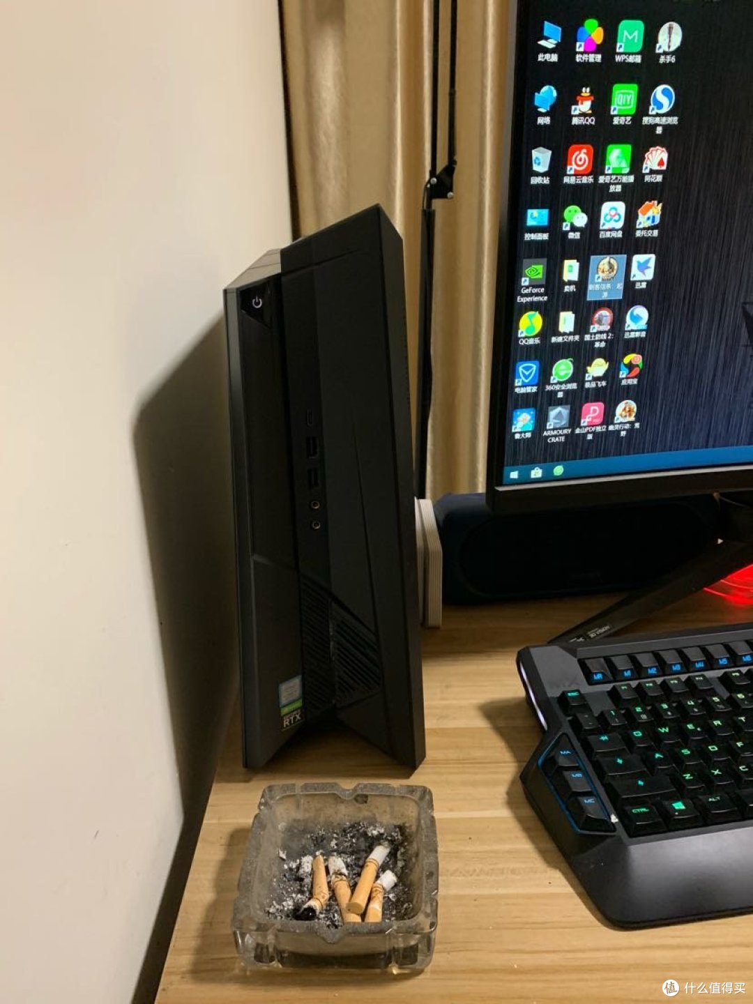最真实的男人桌面秀，丝毫不做作，堪称值得买真男人典范