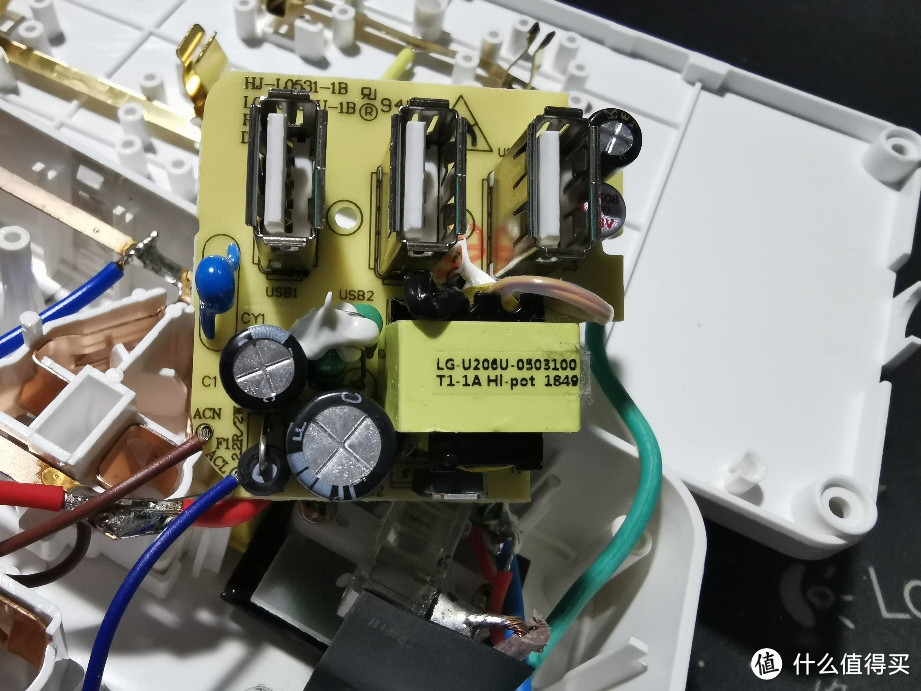 ABB排插AF608六位五孔带3USB拆解评测