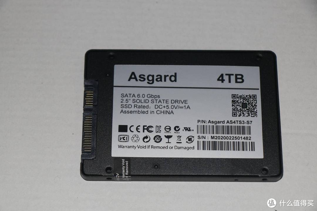 阿斯加特4TB SSD开箱，超大容量致敬欧皇