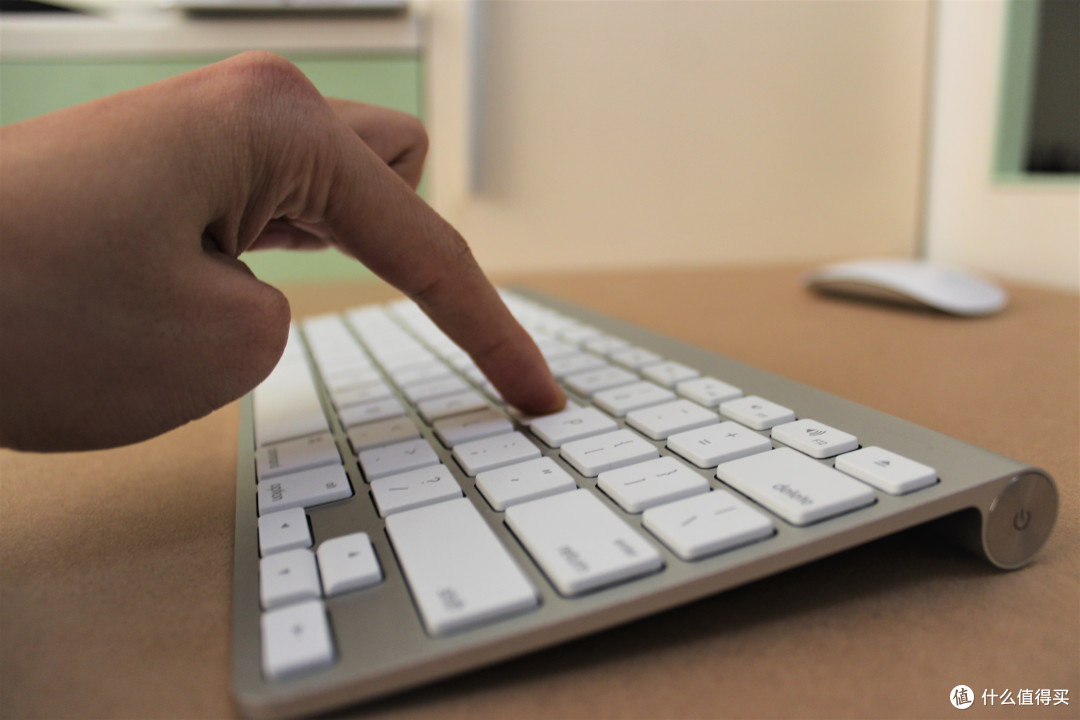 ikbc c87 青轴 与 Apple MagicKeyboard 简单评测