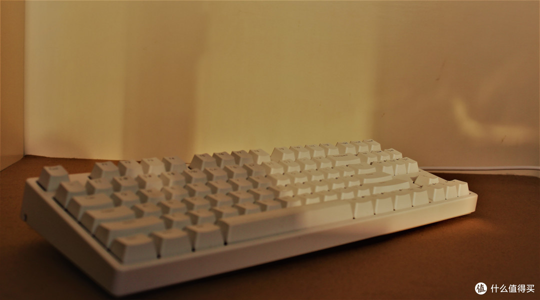 ikbc c87 青轴 与 Apple MagicKeyboard 简单评测