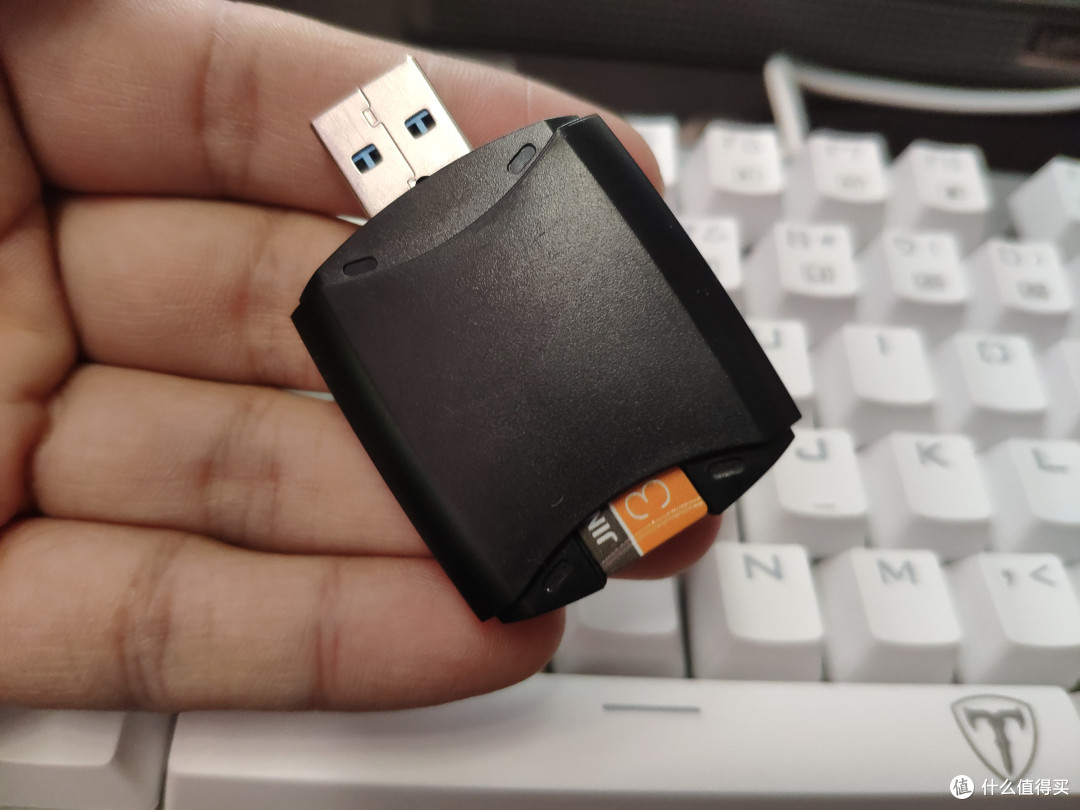 读卡器也是张大妈砍价买的，￥6.9还是￥7.9包邮貌似，主要是USB 3.0啊朋友们！