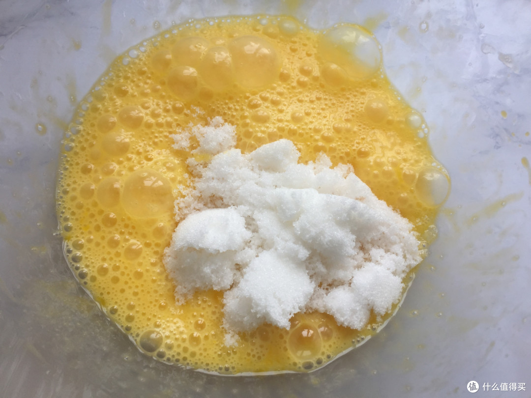 4个鸡蛋1碗面,老蛋糕在家做,不塌陷不开裂,掌握技巧一次就成功