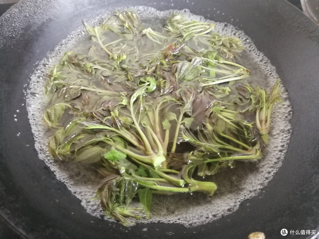 它俩是春季里的头一鲜，错过季节不再有，啥料不用简单炒，太香了