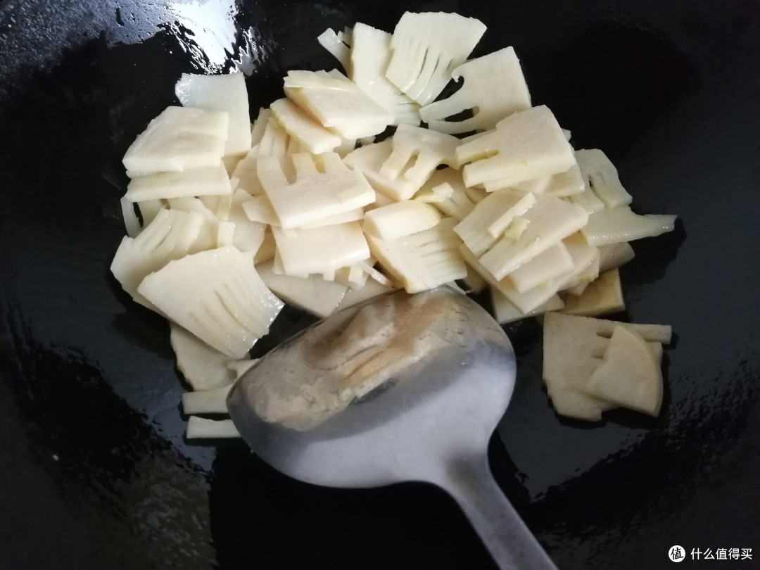 它俩是春季里的头一鲜，错过季节不再有，啥料不用简单炒，太香了