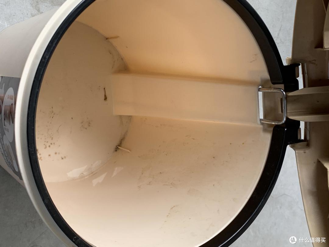 北欧风格的浴室要不要放垃圾桶:垃圾佬选购与修理垃圾桶,做个手工达人可好?