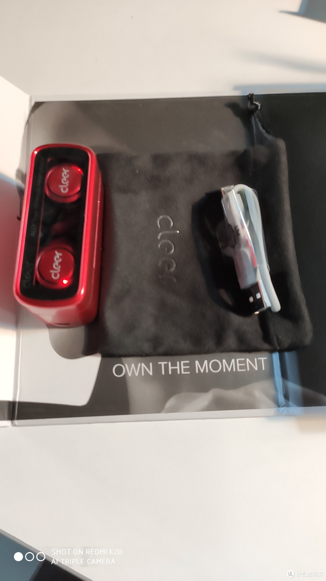 配件部分特别提一下这个鲨鱼鳍耳翼。看介绍说这个耳翼是日本Freebit品牌，正版耳翼，佩戴非常舒适，非常柔软，非常Q弹（如图）。