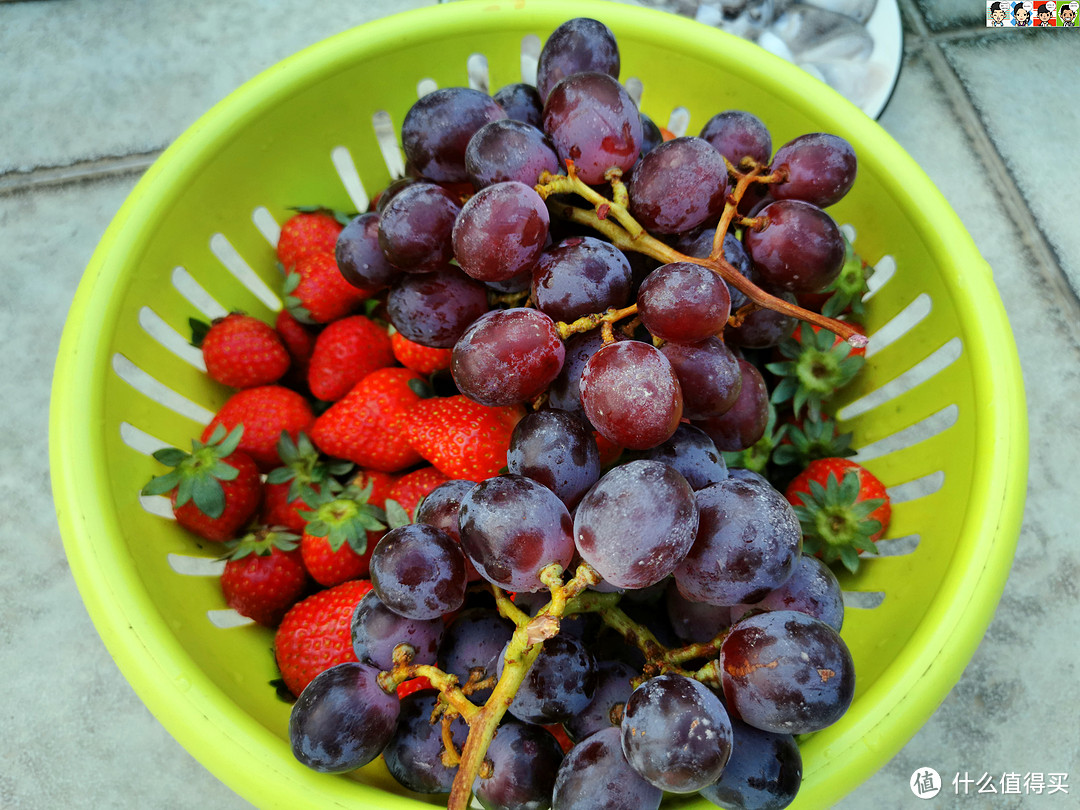葡萄和草莓，