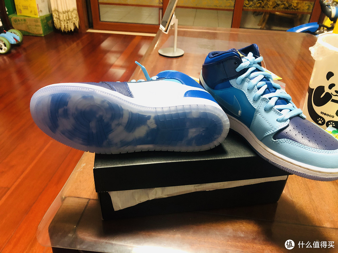 这么好看的鸳鸯FLY鞋,居然只有女码--AIR JORDAN 1 MID FLY
