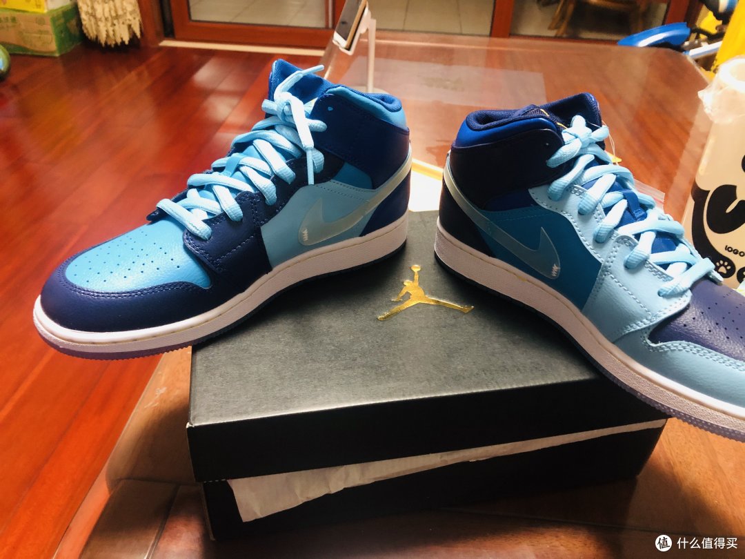 这么好看的鸳鸯FLY鞋,居然只有女码--AIR JORDAN 1 MID FLY