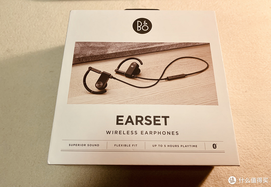 Earset的包装盒，除了注明蓝牙外没有Hi-Res以及apt-X等徽标