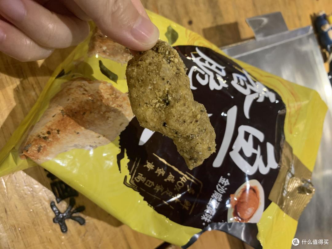 酸菜鱼味鱼皮零食，真的很刺激！