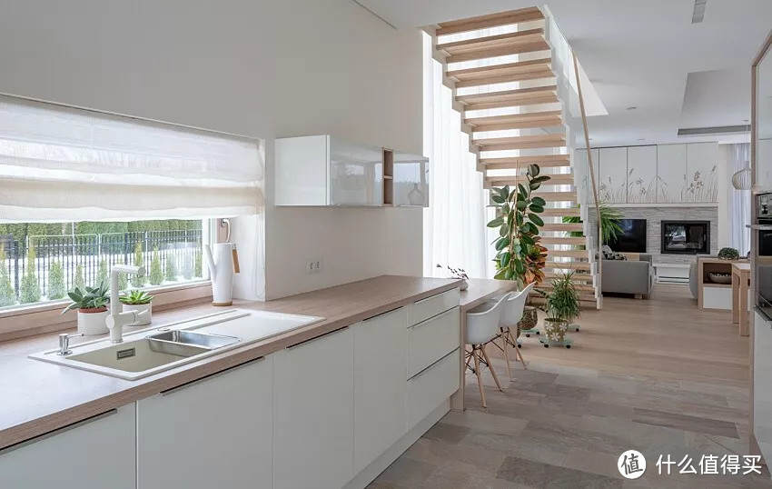 木质玻璃阶梯！立陶宛自然系透亮住宅