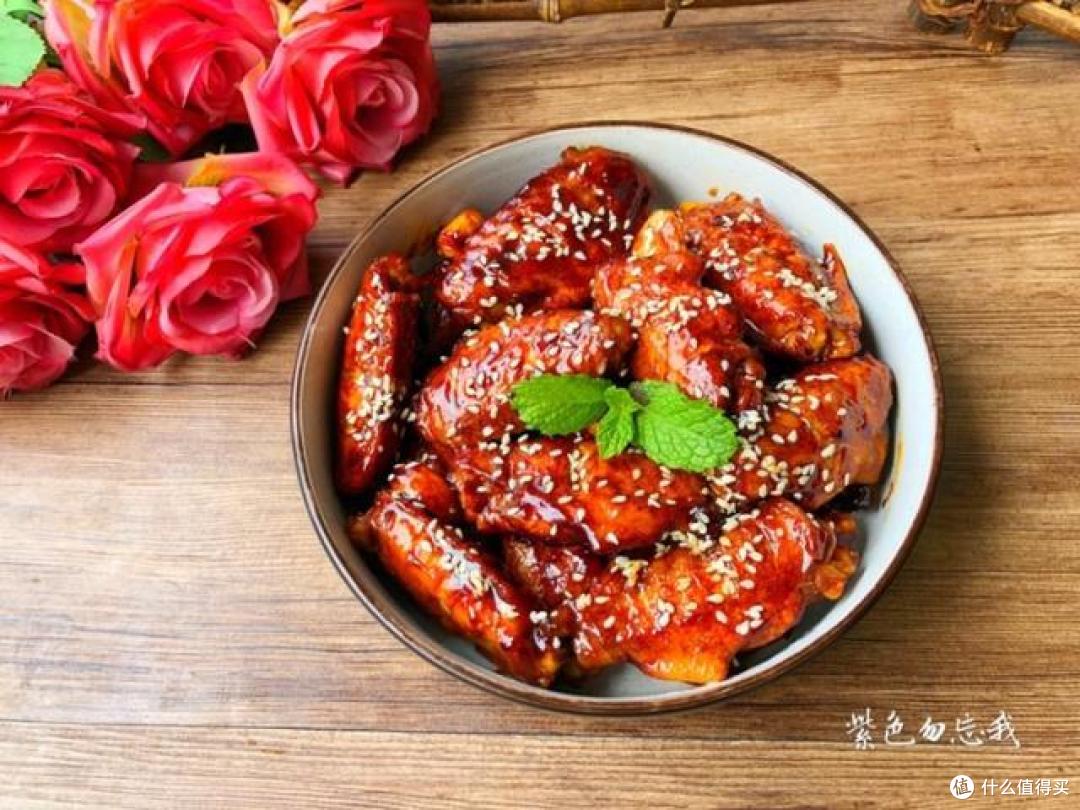 鸡翅这样做,鲜嫩多汁,好吃到舔手指,做法用料超简单
