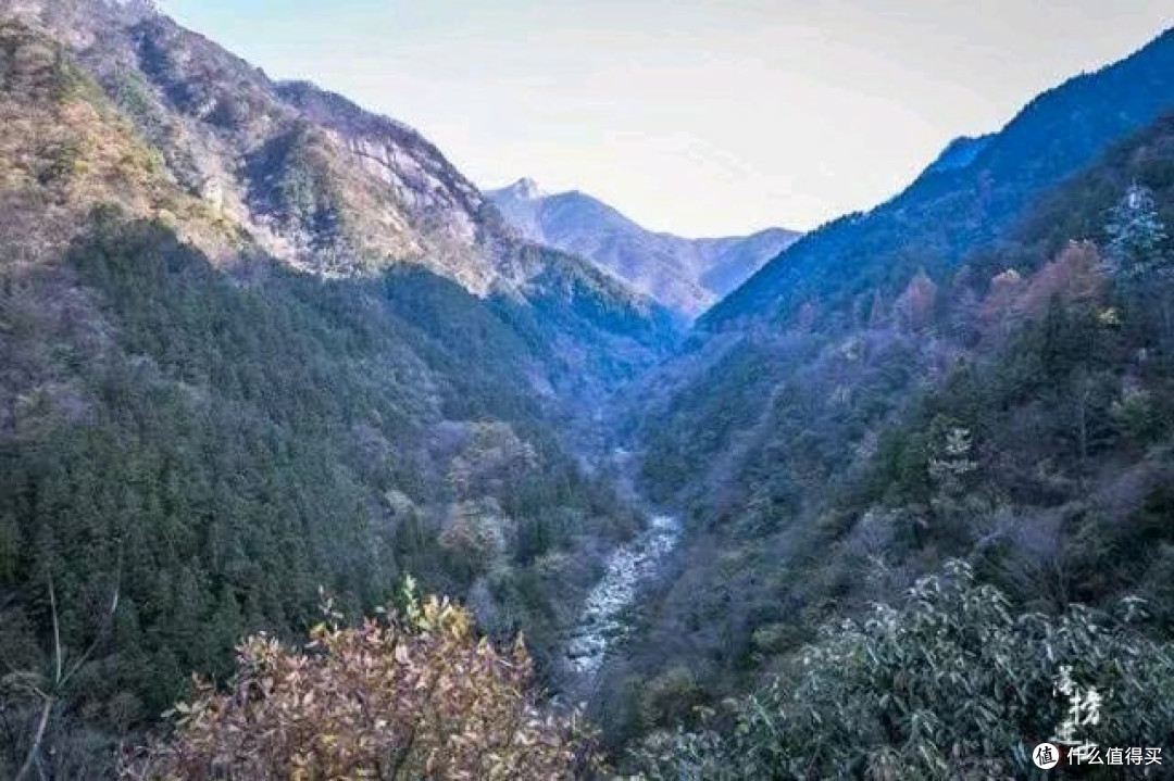 湖北安徽两省交界有个山寨,是国家5A景区,千米以上的高峰就25座