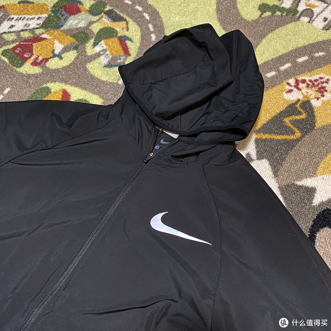 轻薄透气反光!NIKE ESSENTIAL跑步连帽夹克