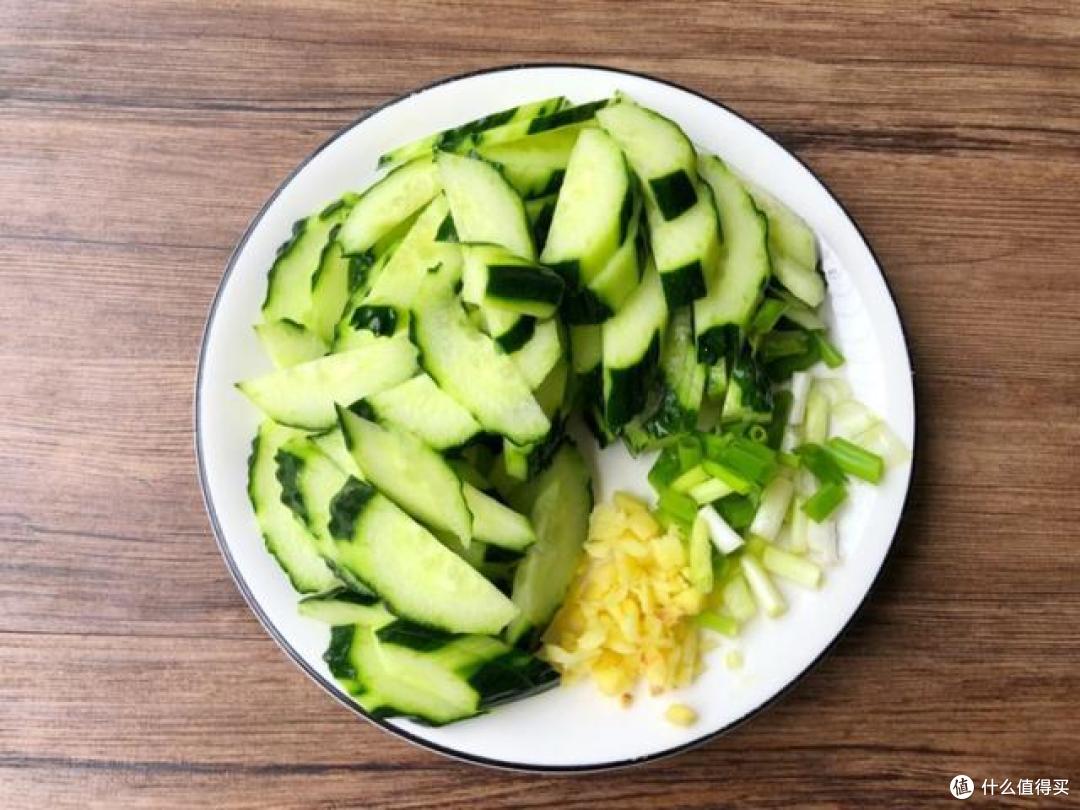 这道汤清淡美味,好喝不上火,家人都很喜欢
