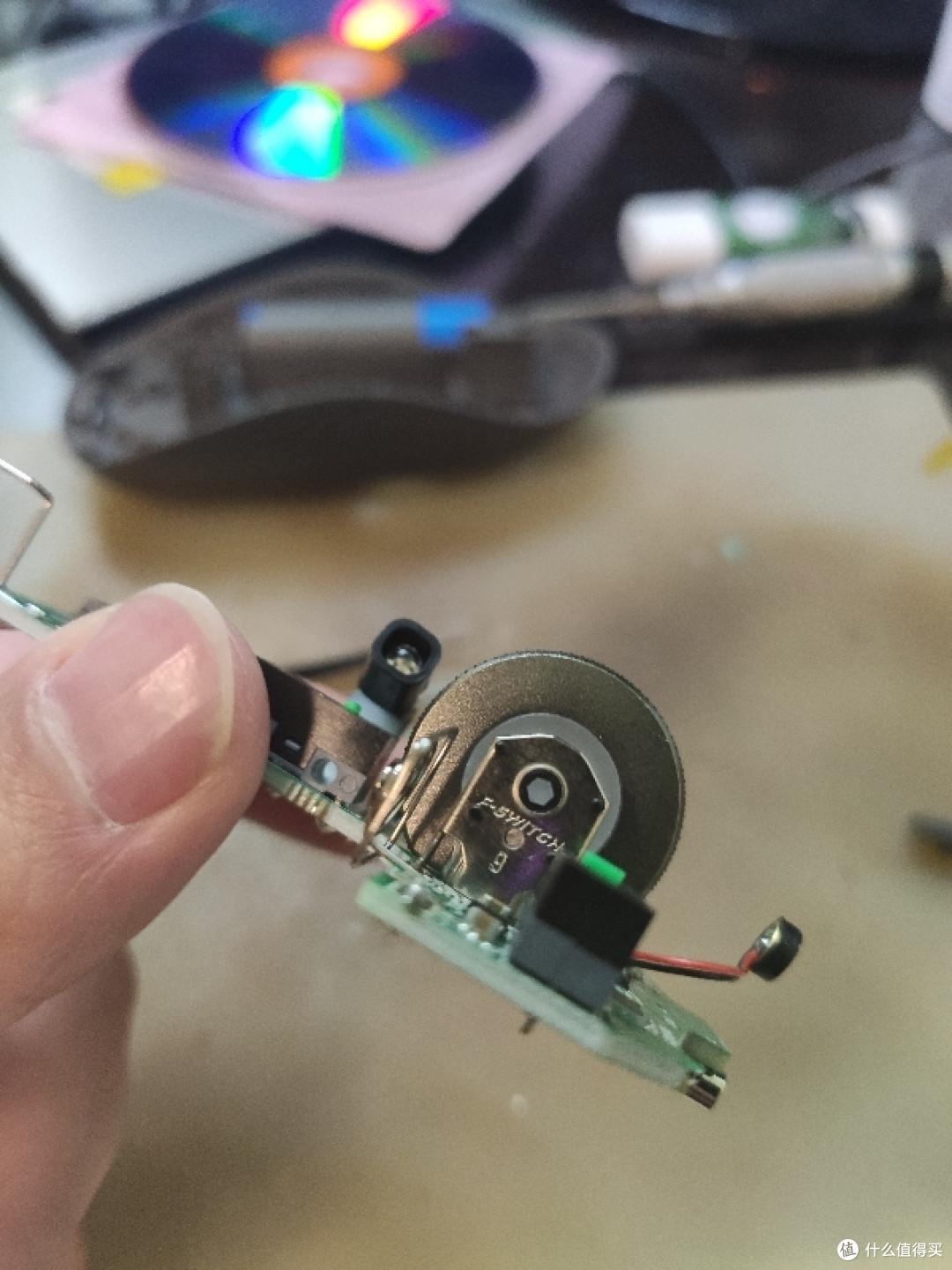 这个是他的编码器。这个牌子不是很熟悉，就目前使用下来感段落感还是比较强的，手感不算很渣，和ttc的编码器通用，后期如果坏了可以换ttc的。