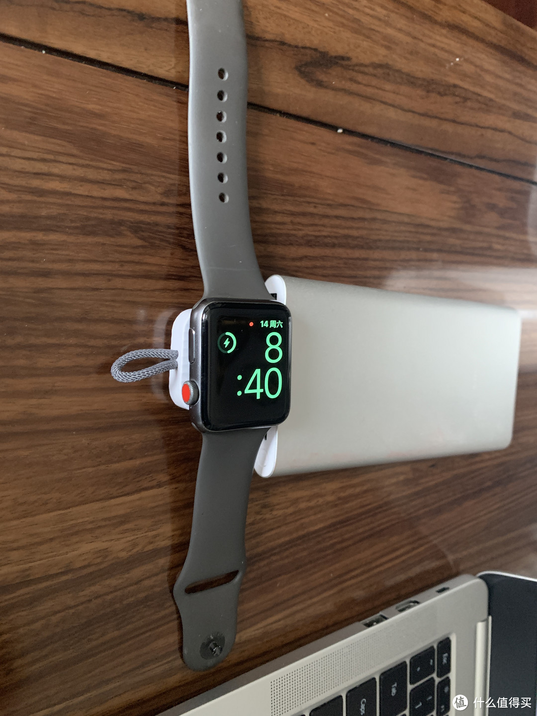 好用又便宜，便携性又好的Apple Watch S3 苹果手表USB无线充电器，2.5W功率！