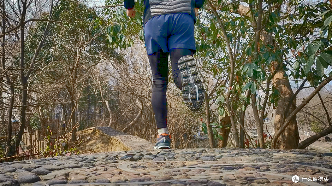 耐磨透气,拱状大底更缓震, Northland SKY 1.0多路面跑鞋体验