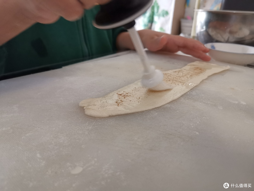 超市的酵母都被广东人买完了,那就在家可以和儿子做芝麻饼