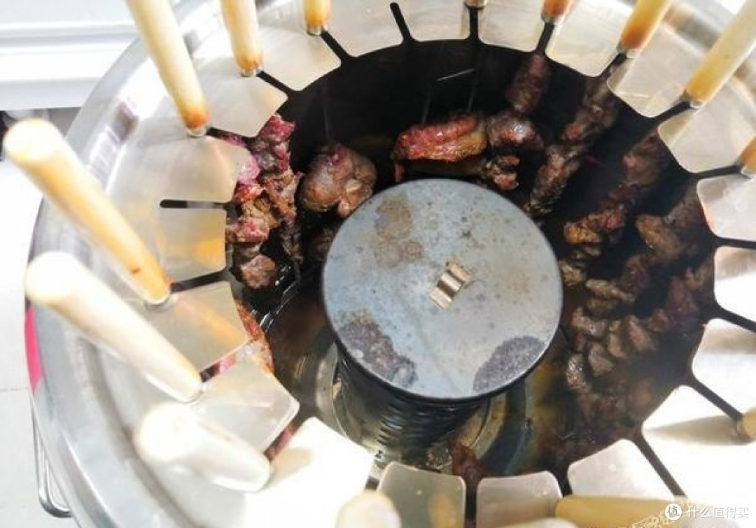 花60元买了六个羊腰子,放在炭火上烤一烤,肥得流油简直太解馋了