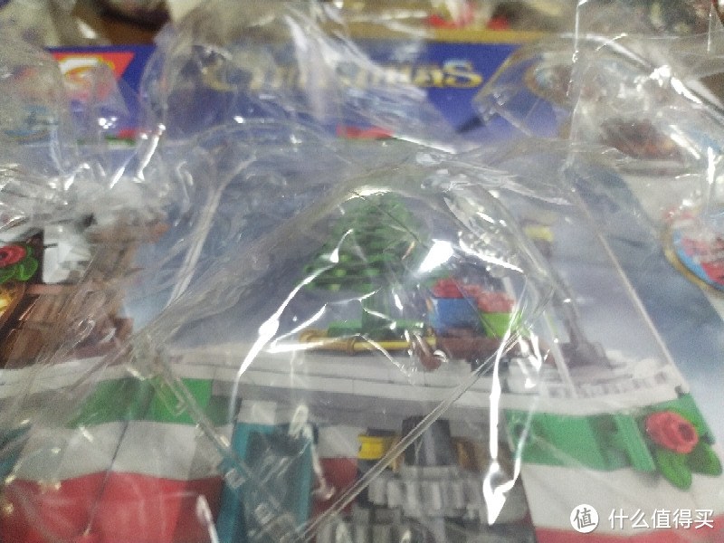 迟来的601090:圣诞旋转小屋