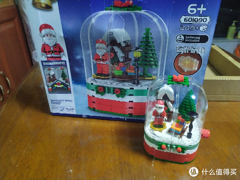 迟来的601090:圣诞旋转小屋