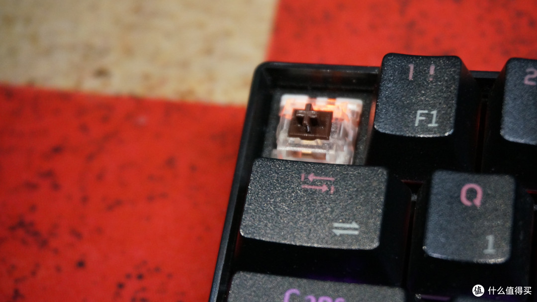 轴体特写，rk自己的轴，按着还行