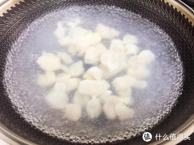 适合孩子吃的一道菜，三两下就出锅，鲜香开胃又营养，鲜嫩又多汁