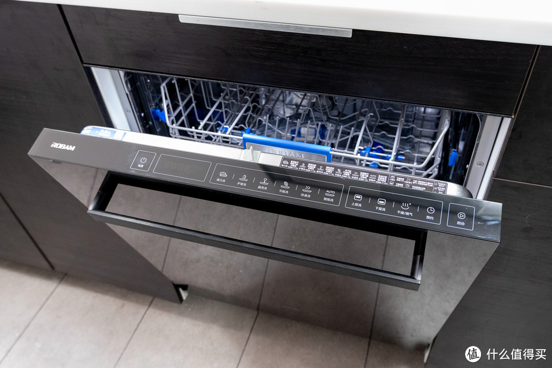 完美嵌入安装，强力挑战油烟机清洗：老板W735洗碗机评测