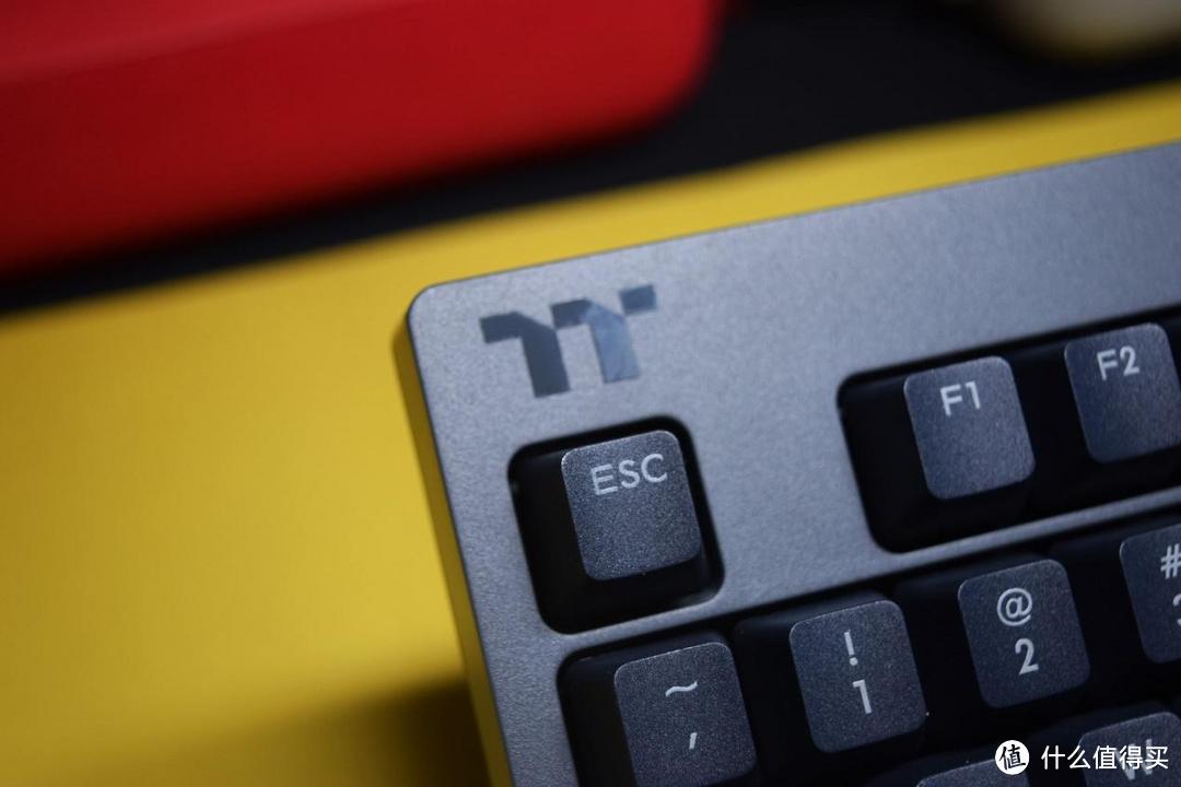多模是趋势，可一拖四的TT飞行家G821三模机械键盘(Cherry红轴)