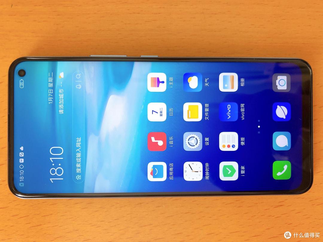 标准界面就长这样，UI还蛮清爽，日期连网后会自动更新