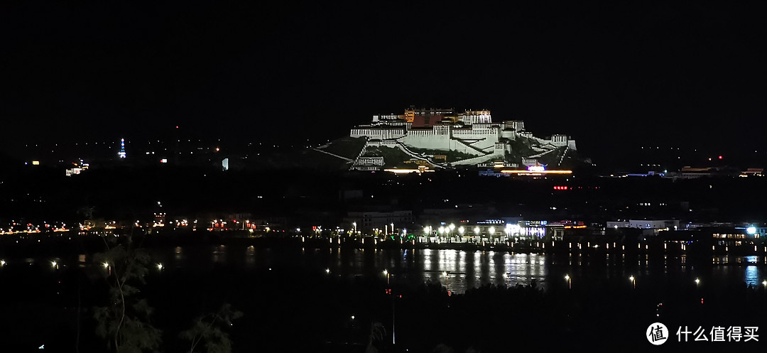 散场全身湿透，再来一张60倍变焦夜景看看。