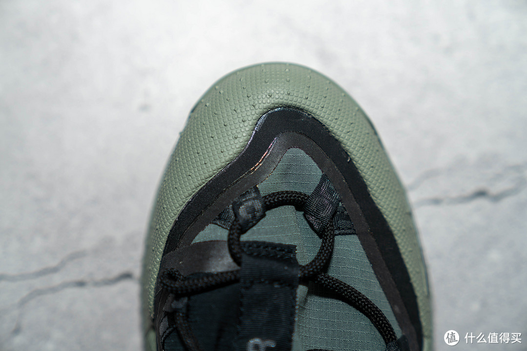 Nike ACG Antarktik——Gore-Tex加持下浸泡在水中2分钟安然无恙