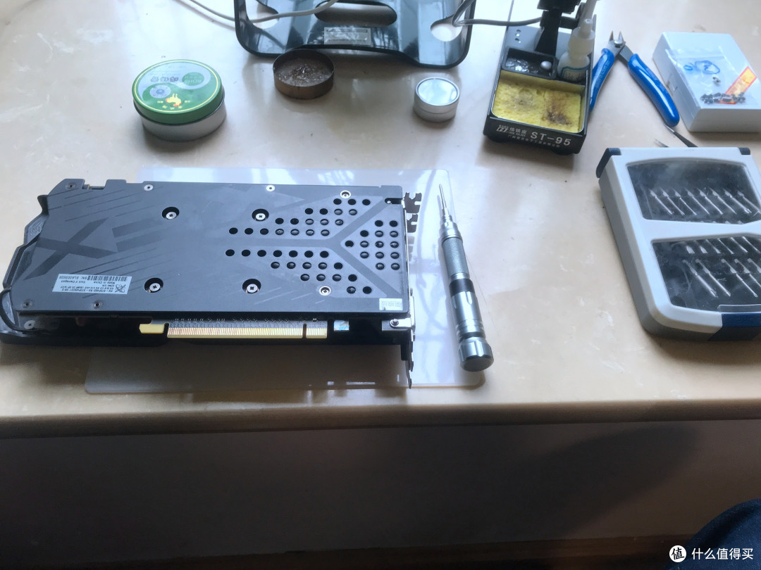 自行更换显卡讯景RX570 4G黑狼版换BIOS切换键 (估计厂家用户认为折腾BIOS)