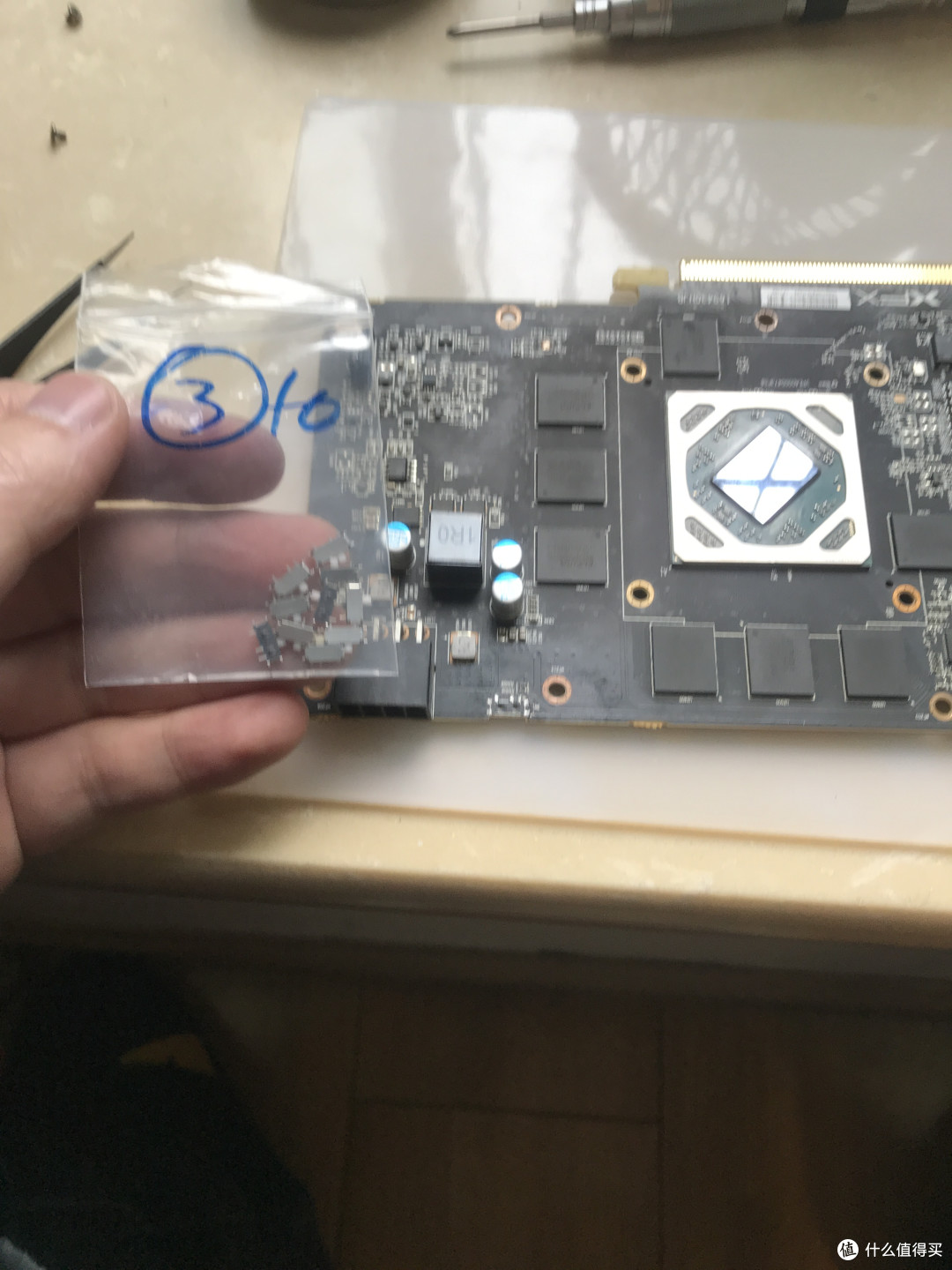 自行更换显卡讯景RX570 4G黑狼版换BIOS切换键 (估计厂家用户认为折腾BIOS)