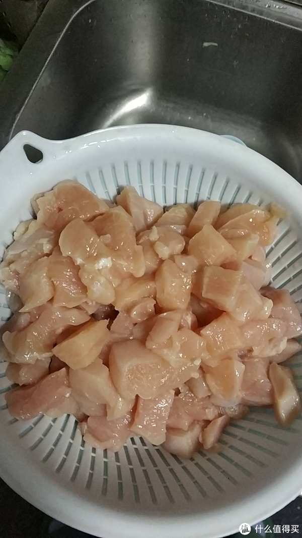 鸡胸肉切小块