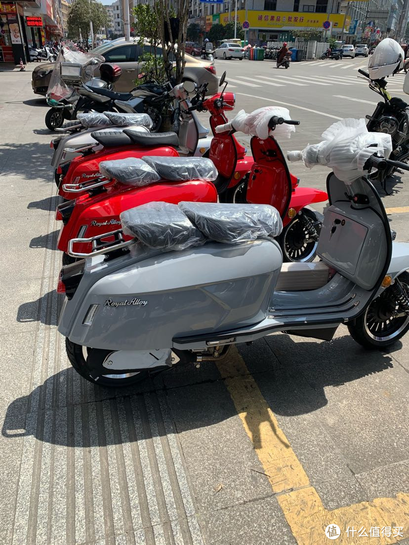 简单粗暴，昨天突然买了一台vespa gtv 300