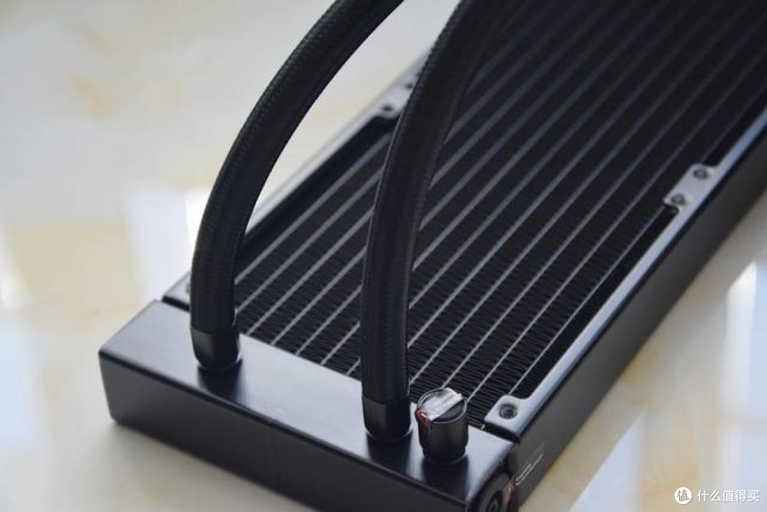 散热强劲，让CPU“冷/静”下来，堡垒240水冷散热器体验