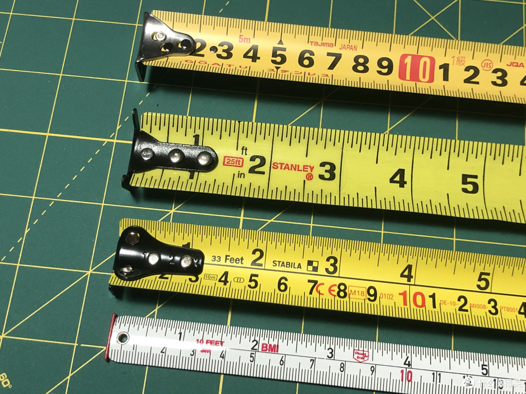 如果要把手上的stanley,stabila和bmi卷尺放在一起对比的话,刻度印刷