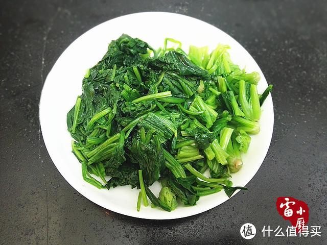 菠菜这么做最适合孩子吃，营养均衡，又鲜又香，上桌就抢光！