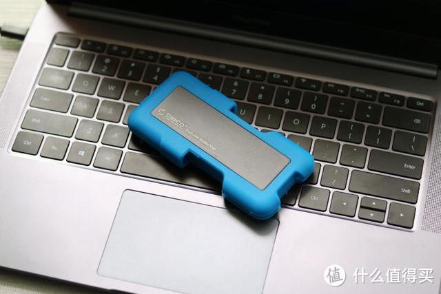 128G SSD化身户外三防移动硬盘,网友:这才是硬盘该有的样子
