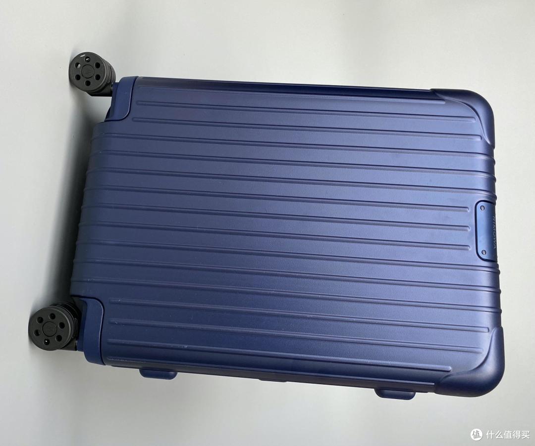 篇十五:实用又好看的rimowa essential cabin 21寸登机箱评测