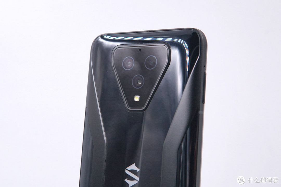 创新式65W串充并放双电池，腾讯黑鲨游戏手机3充电评测
