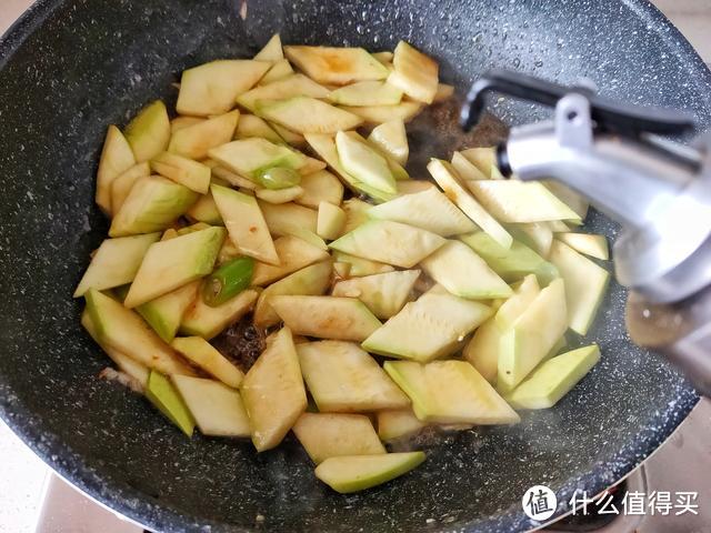 春天易干燥,这菜多给家人吃,低脂低卡还补钙,赛过大鱼大肉