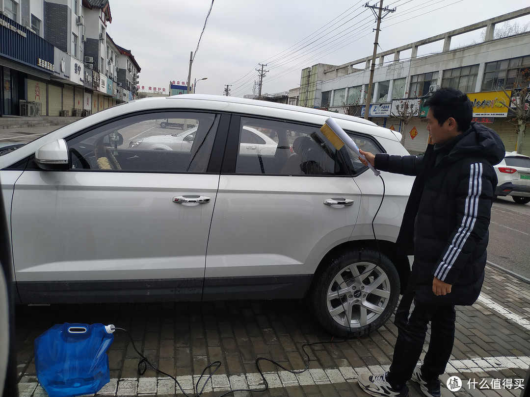 “流动洗车”神器来袭！想洗就洗的素洗便携洗车器体验