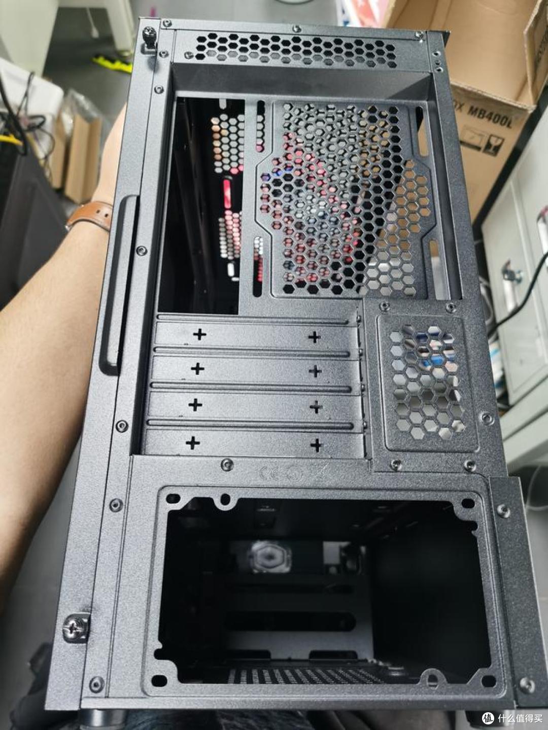 电脑小白怎么把旧主板装进新的MB400L机箱当中