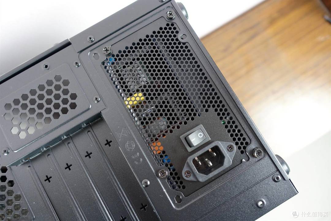 装机必备:XPG 650W金牌全模组电源,稳定性强,安全又可靠